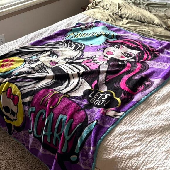 Monster High 2016 Throw Blanket - Picture 2 of 6